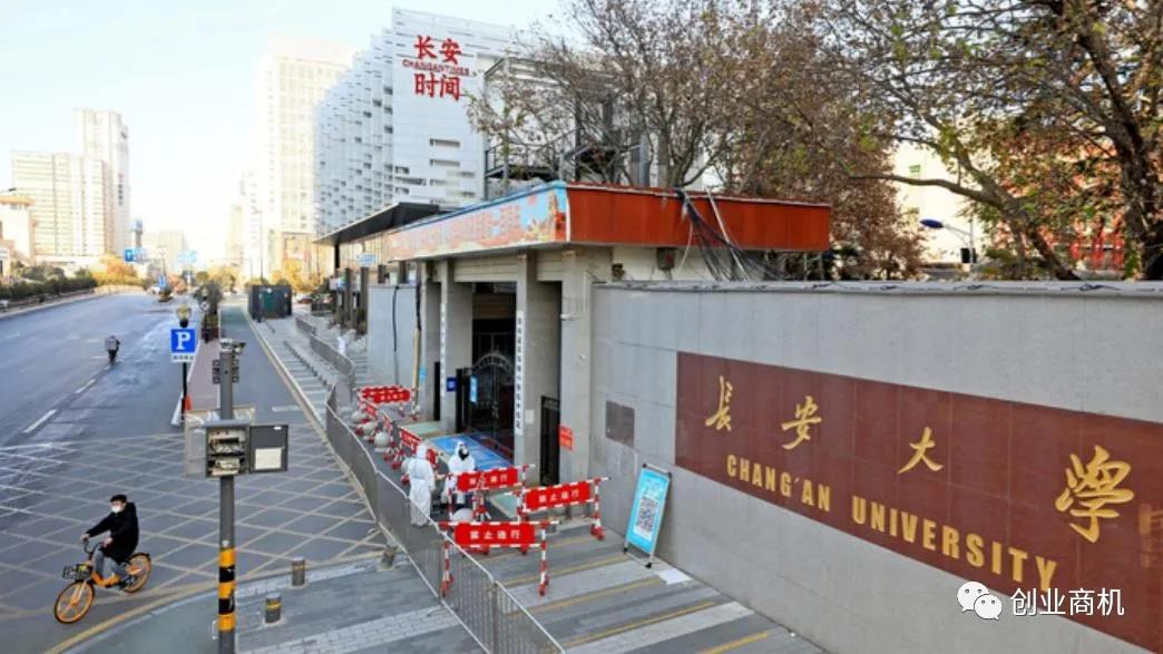 西安封城,确诊暴增!危难中,一大妈高呼,“我不是平民,我在美国生活7年!”