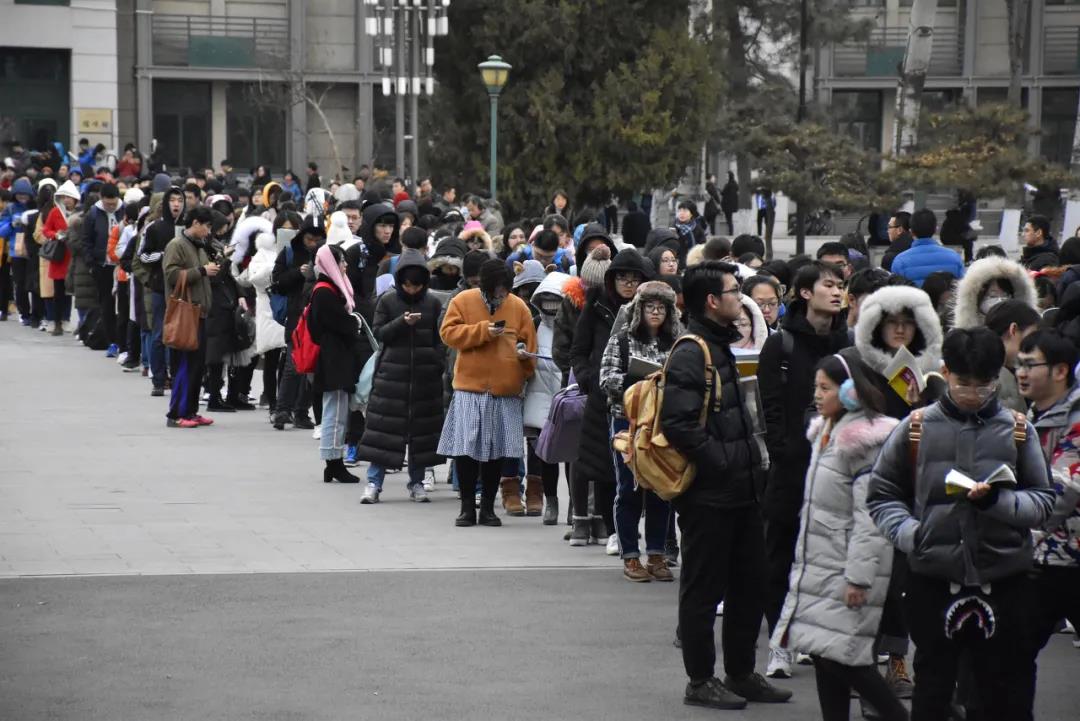回拨2021年,我们发现了一整年的悲欢!