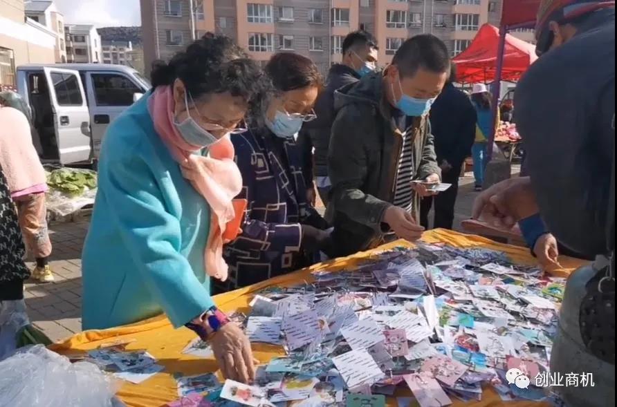 这样摆地摊,一天赚900块。你想知道吗