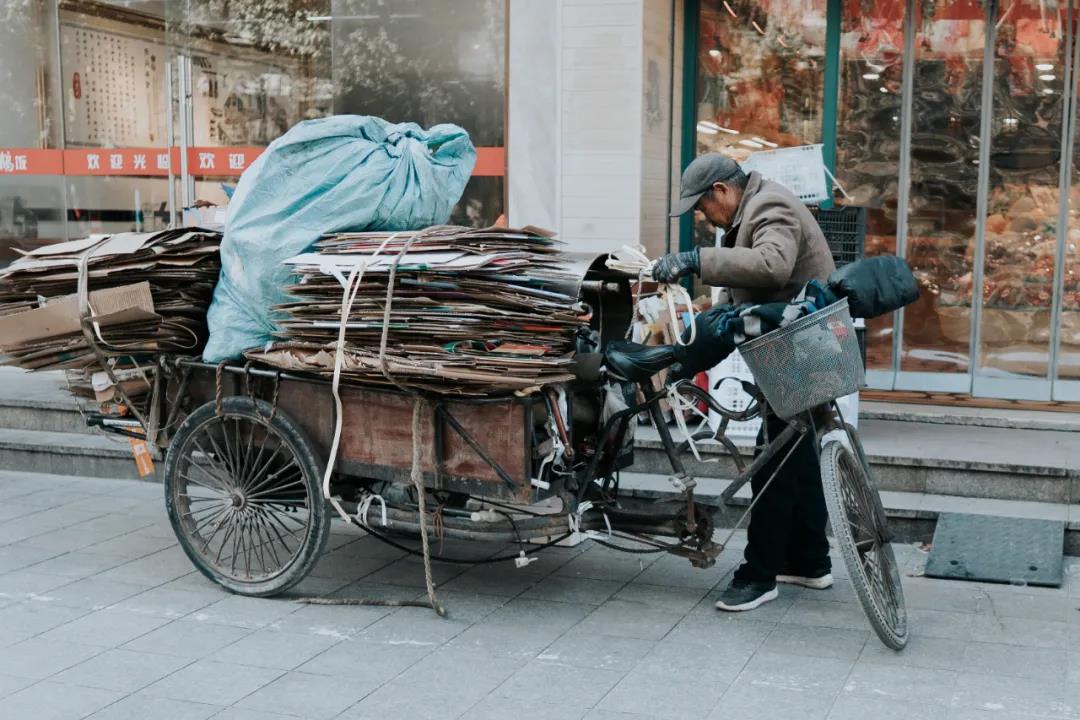 那个公开用了5年假币的老人,走了