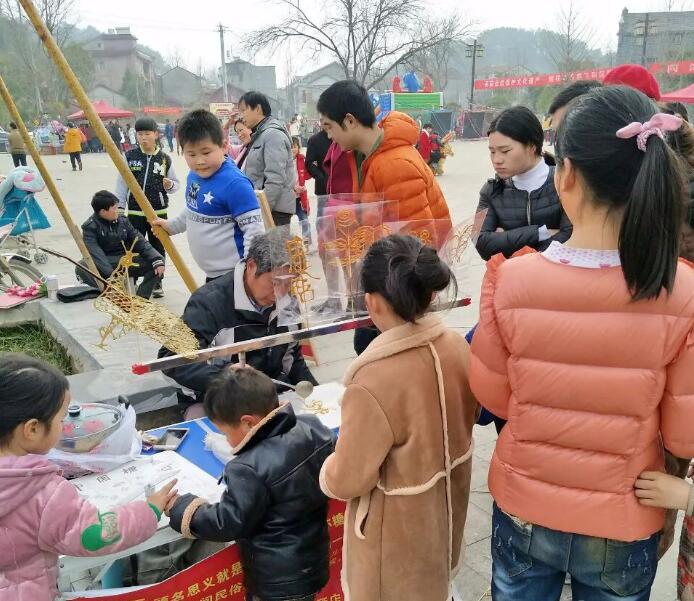 成本2毛钱,10元一个排队买,凭手艺赚钱生意火爆!