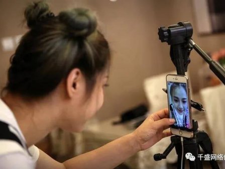 如何利用一部手机在家赚钱?